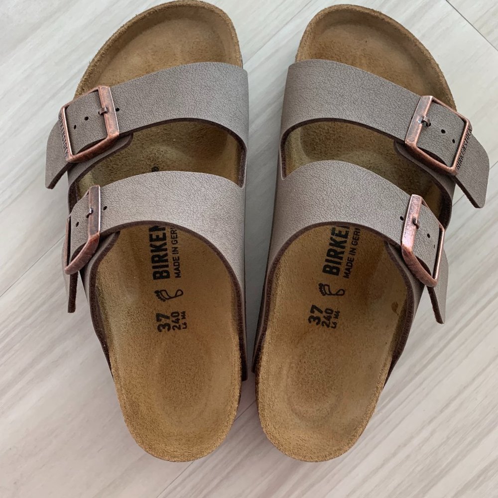 Birkenstock Arizona Birkibuc Sandal in Mocha